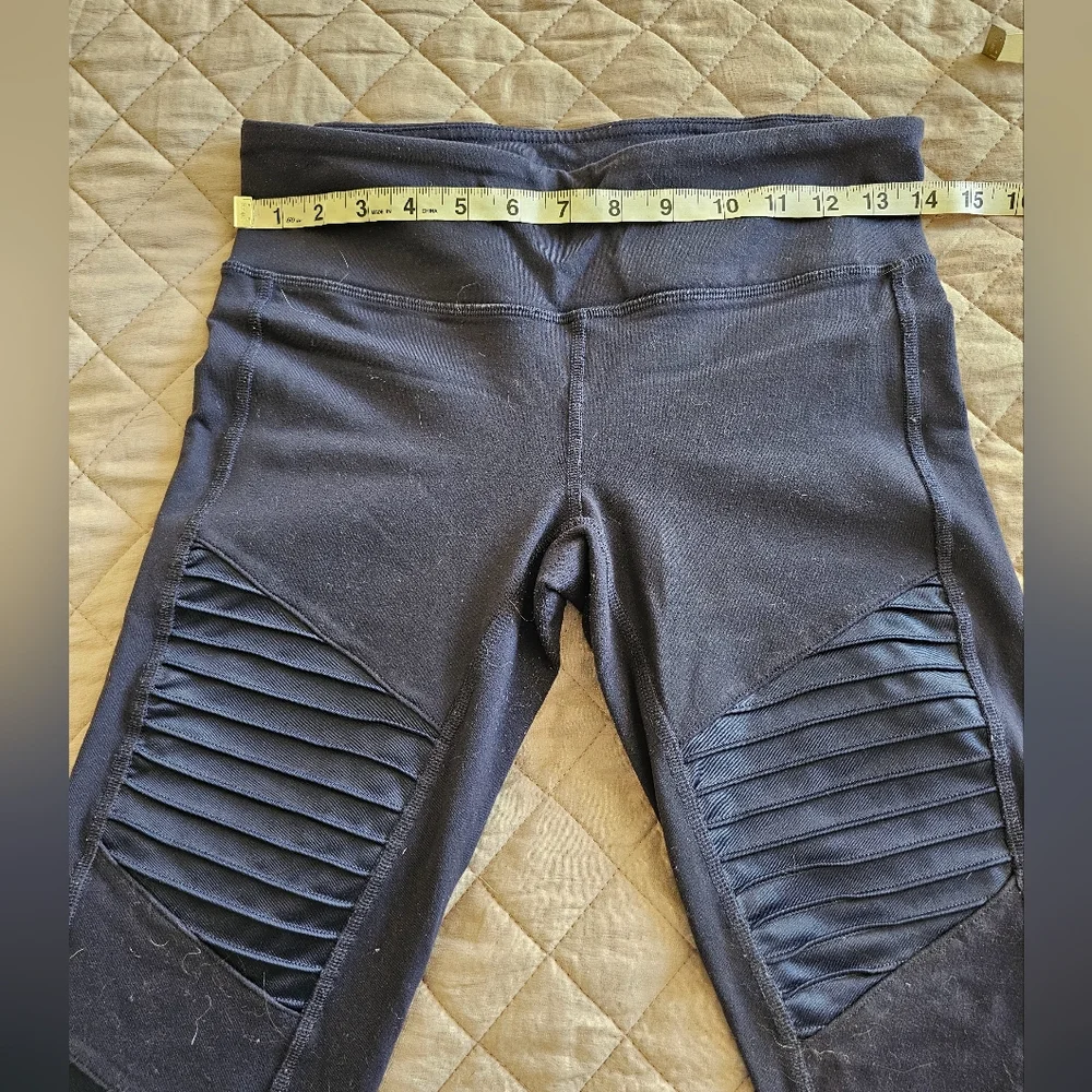 ALO Yoga size tag